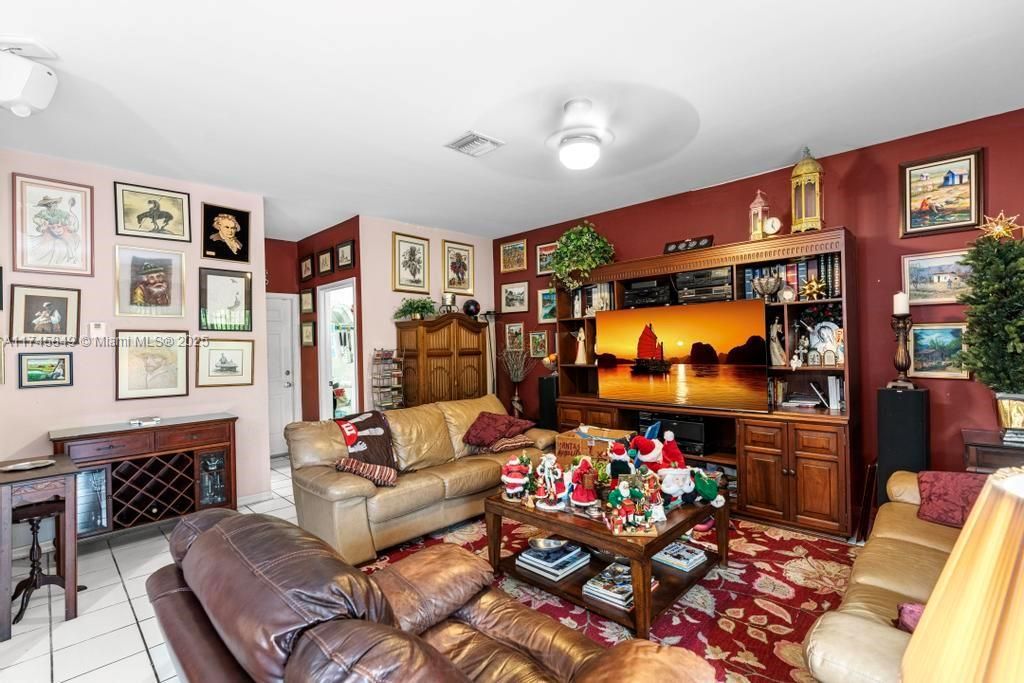 Recently Sold: $650,000 (4 beds, 2 baths, 2885 Square Feet)