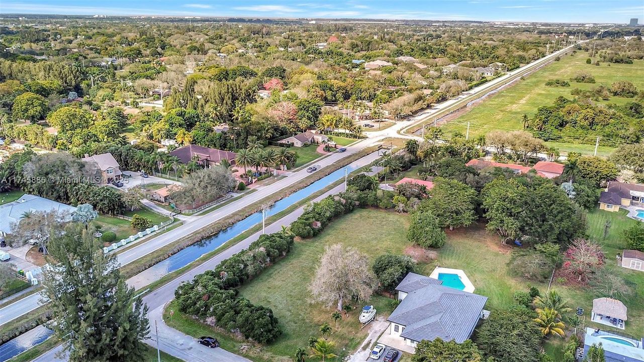 En Venta: $849,000 (1.44 acres)