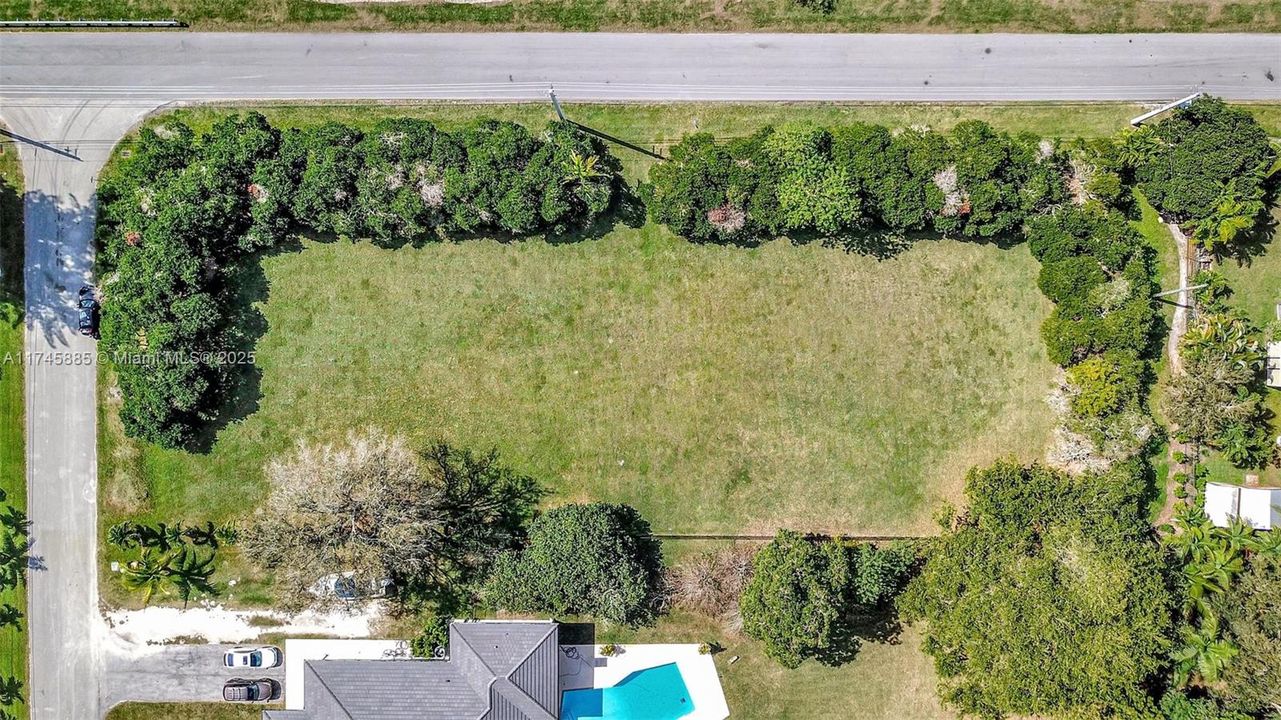 En Venta: $849,000 (1.44 acres)