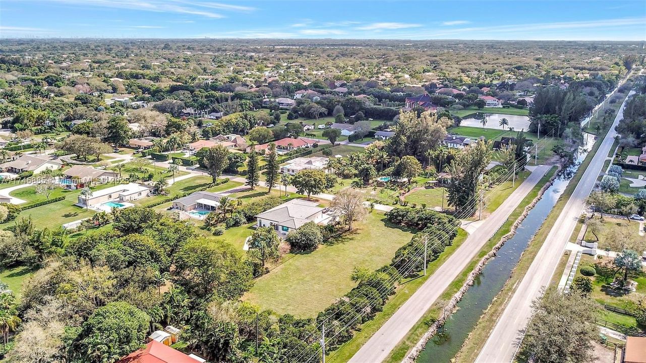 En Venta: $849,000 (1.44 acres)