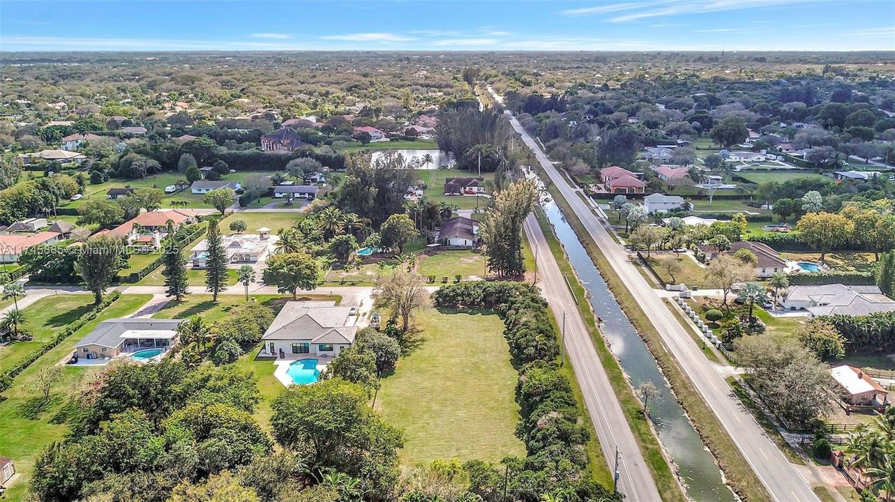 En Venta: $849,000 (1.44 acres)