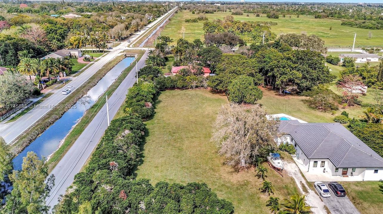 En Venta: $849,000 (1.44 acres)