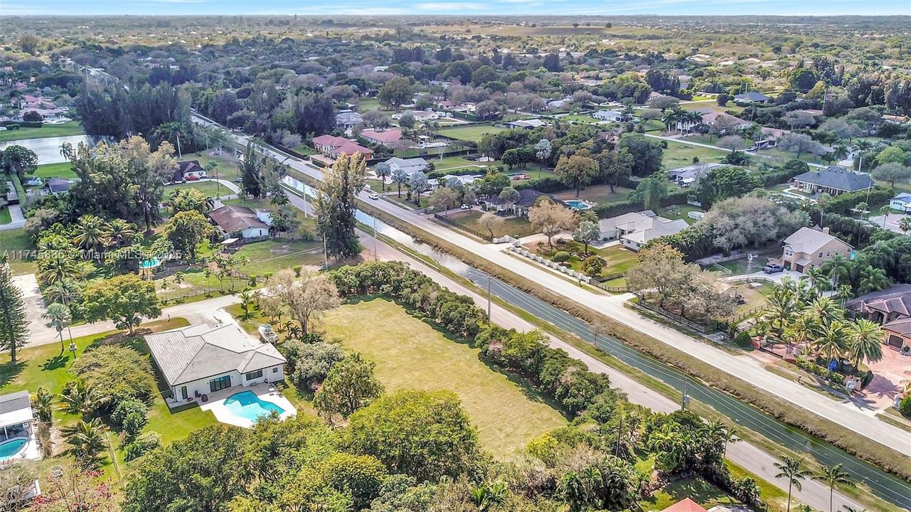 En Venta: $849,000 (1.44 acres)