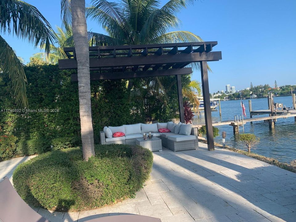 For Sale: $7,500,000 (4 beds, 3 baths, 3625 Square Feet)