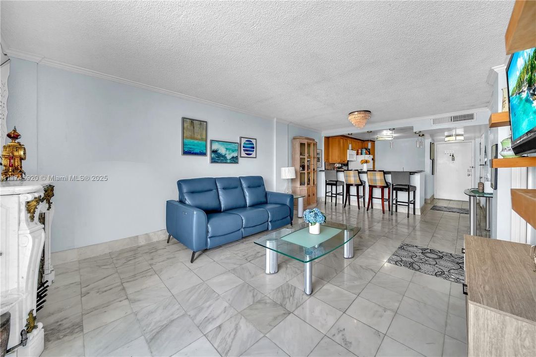 Recently Sold: $275,000 (1 beds, 1 baths, 766 Square Feet)