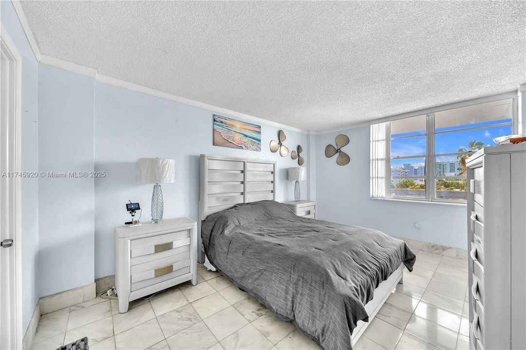 Recently Sold: $275,000 (1 beds, 1 baths, 766 Square Feet)