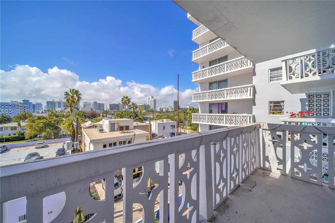 Recently Sold: $275,000 (1 beds, 1 baths, 766 Square Feet)