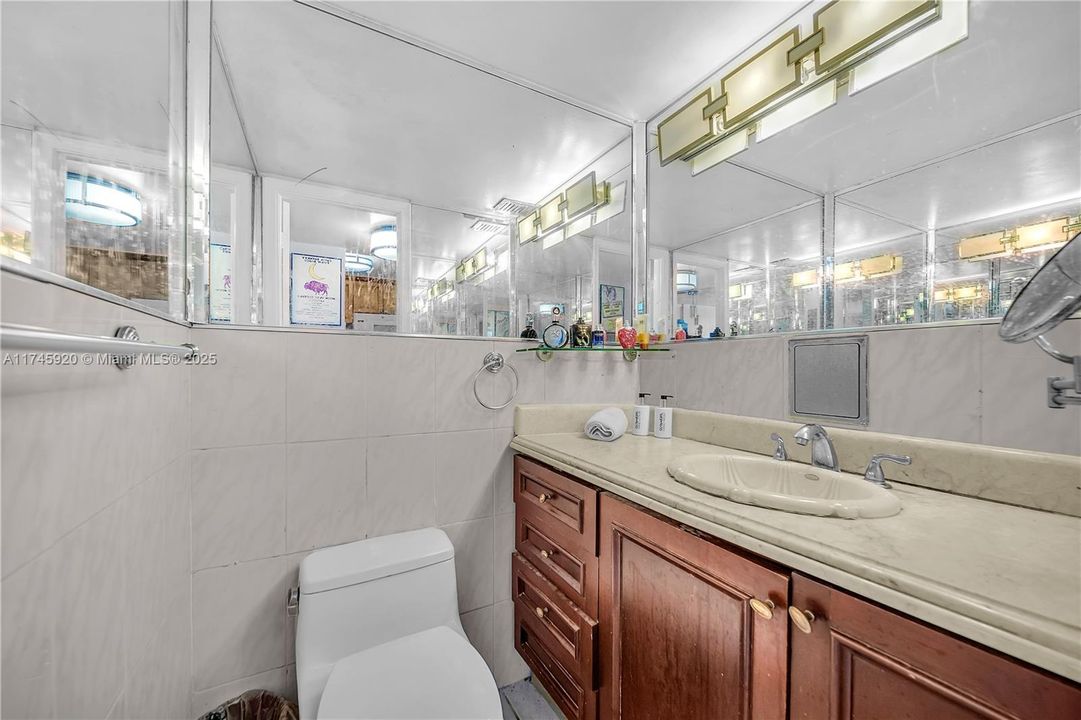 Recently Sold: $275,000 (1 beds, 1 baths, 766 Square Feet)