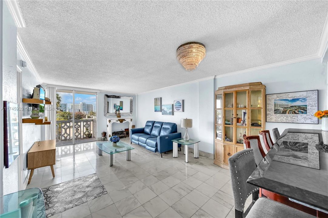 Recently Sold: $275,000 (1 beds, 1 baths, 766 Square Feet)