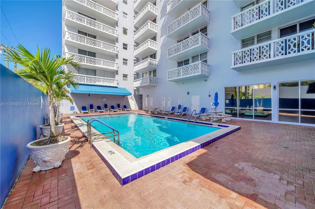 Recently Sold: $275,000 (1 beds, 1 baths, 766 Square Feet)