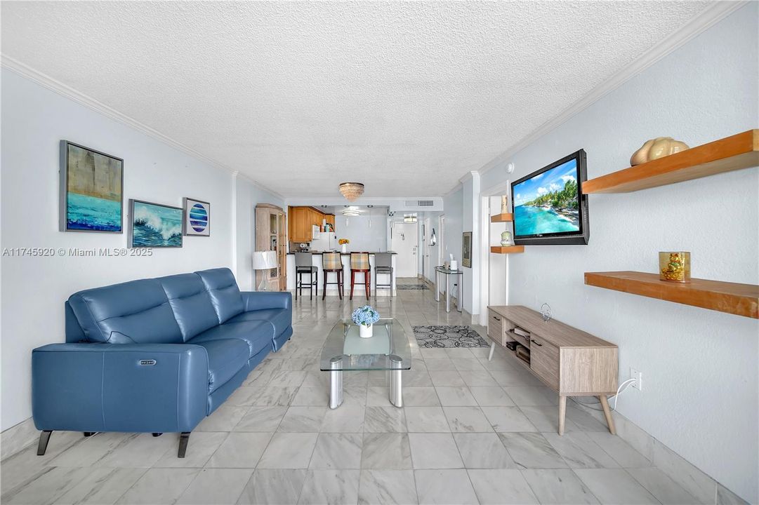 Recently Sold: $275,000 (1 beds, 1 baths, 766 Square Feet)