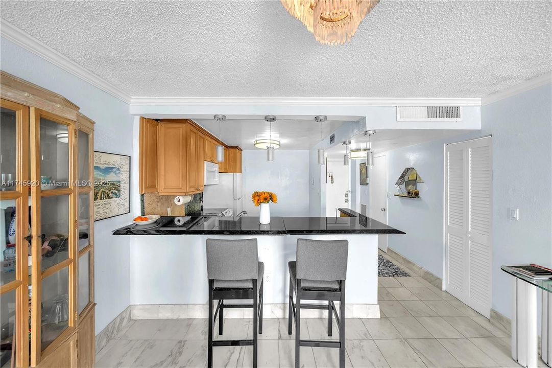 Recently Sold: $275,000 (1 beds, 1 baths, 766 Square Feet)