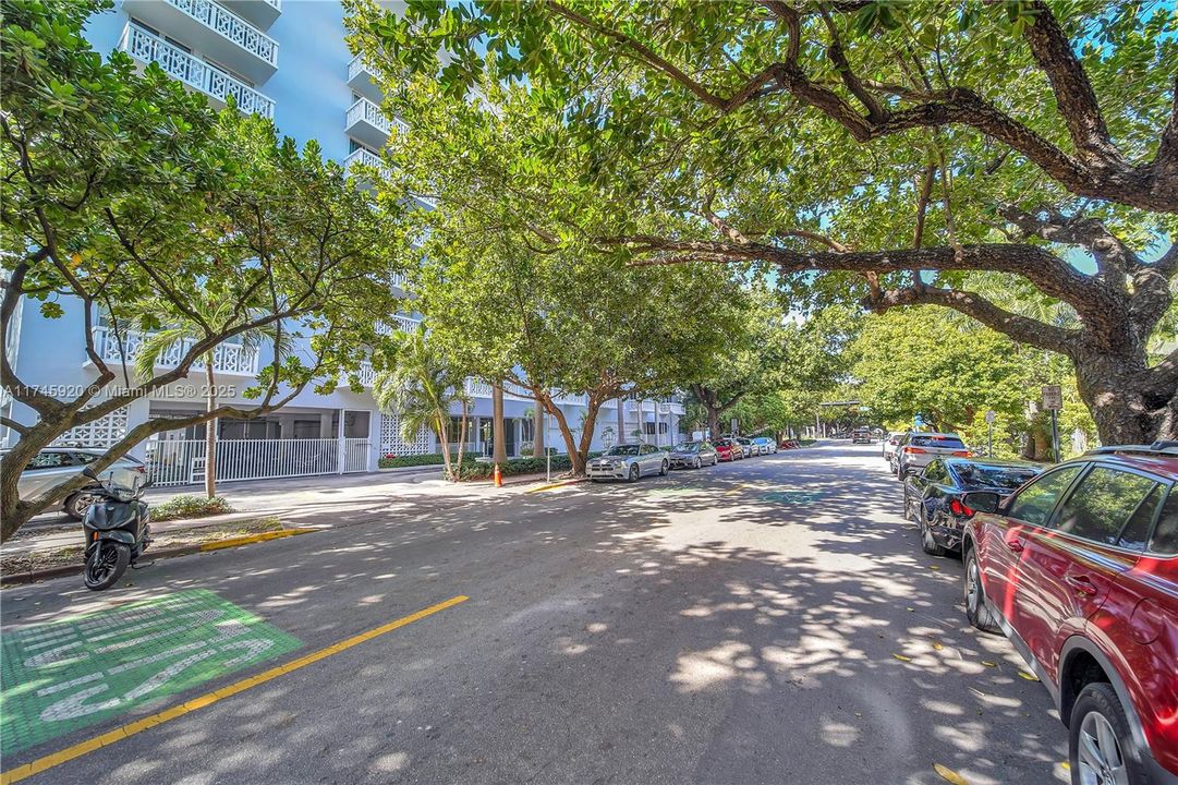 Recently Sold: $275,000 (1 beds, 1 baths, 766 Square Feet)