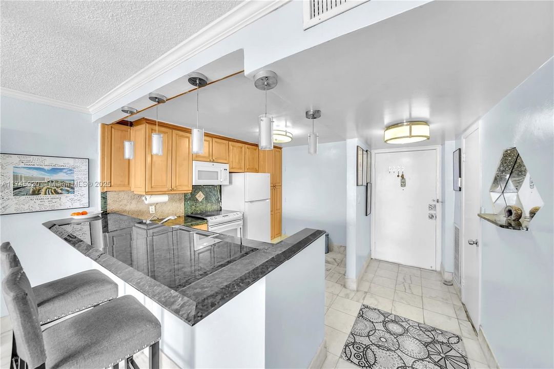 Recently Sold: $275,000 (1 beds, 1 baths, 766 Square Feet)