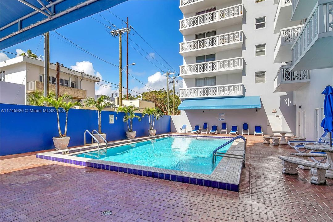 Recently Sold: $275,000 (1 beds, 1 baths, 766 Square Feet)