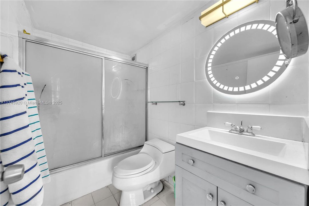 Recently Sold: $275,000 (1 beds, 1 baths, 766 Square Feet)