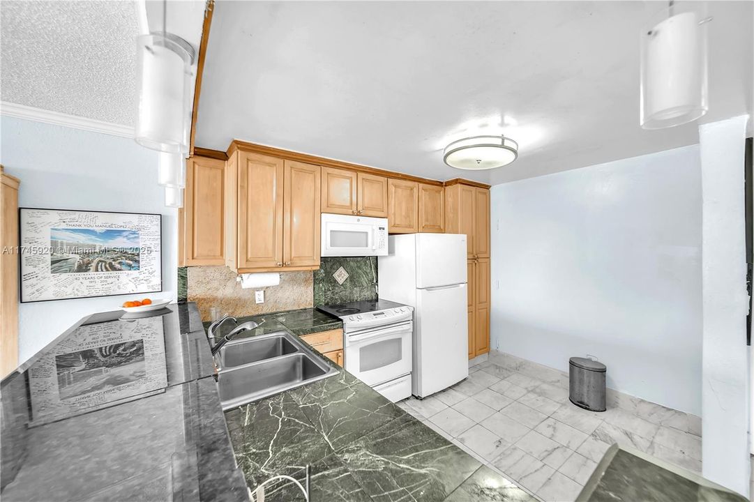 Recently Sold: $275,000 (1 beds, 1 baths, 766 Square Feet)