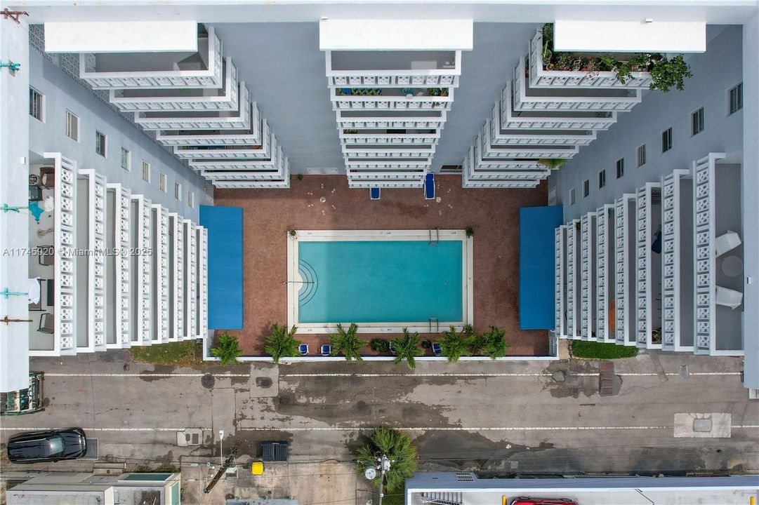 Recently Sold: $275,000 (1 beds, 1 baths, 766 Square Feet)