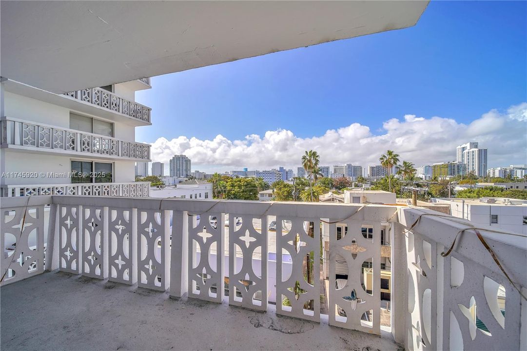 Recently Sold: $275,000 (1 beds, 1 baths, 766 Square Feet)