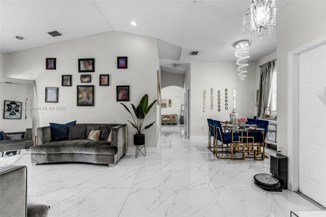 Recently Sold: $600,000 (3 beds, 2 baths, 1668 Square Feet)