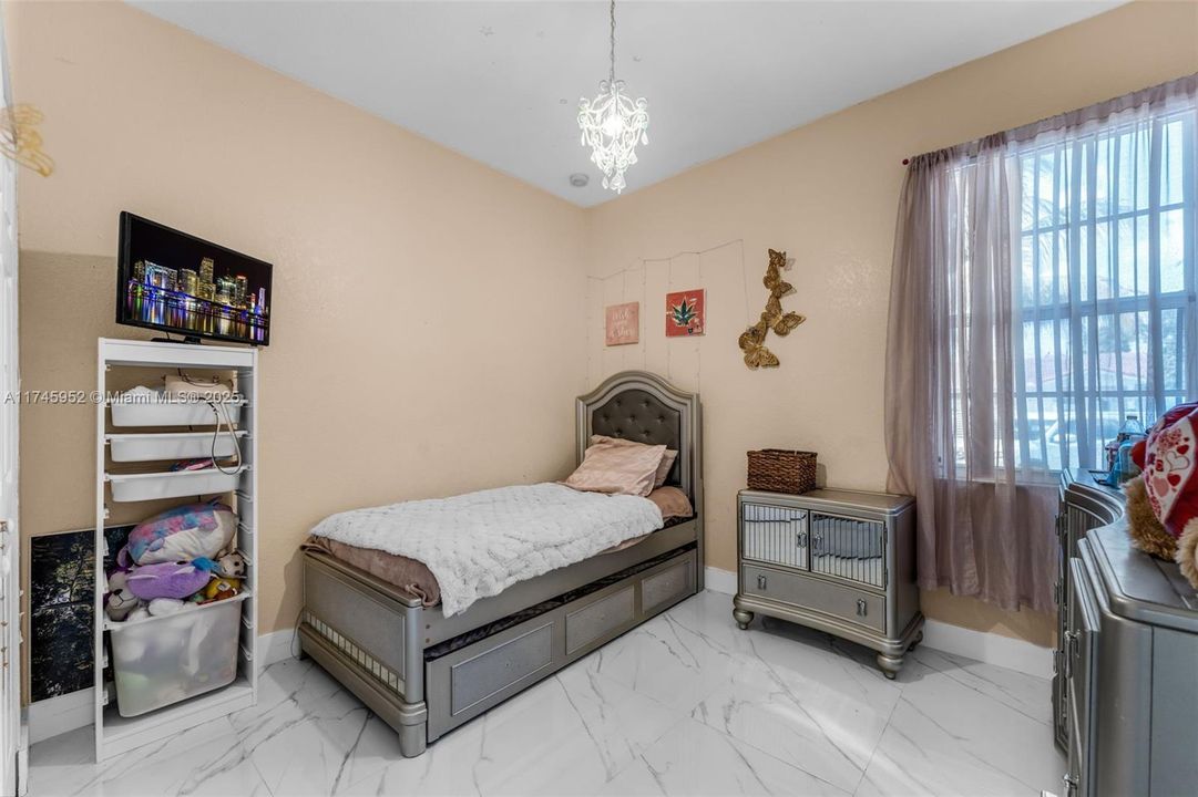 Recently Sold: $600,000 (3 beds, 2 baths, 1668 Square Feet)