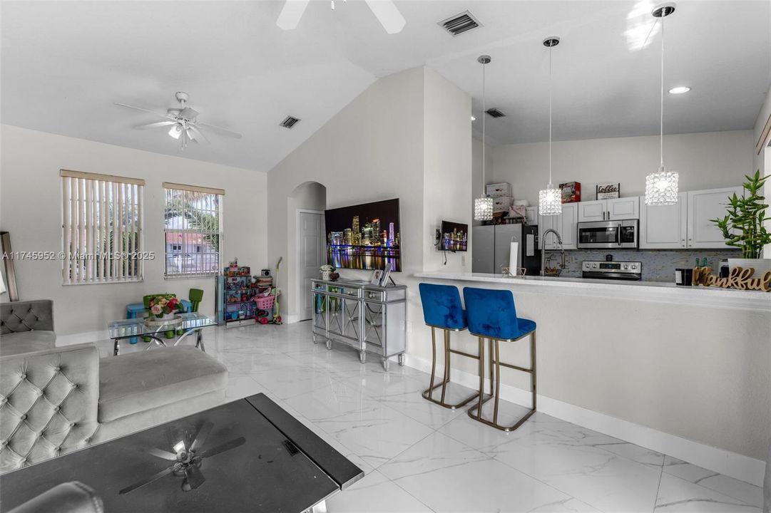 Recently Sold: $600,000 (3 beds, 2 baths, 1668 Square Feet)