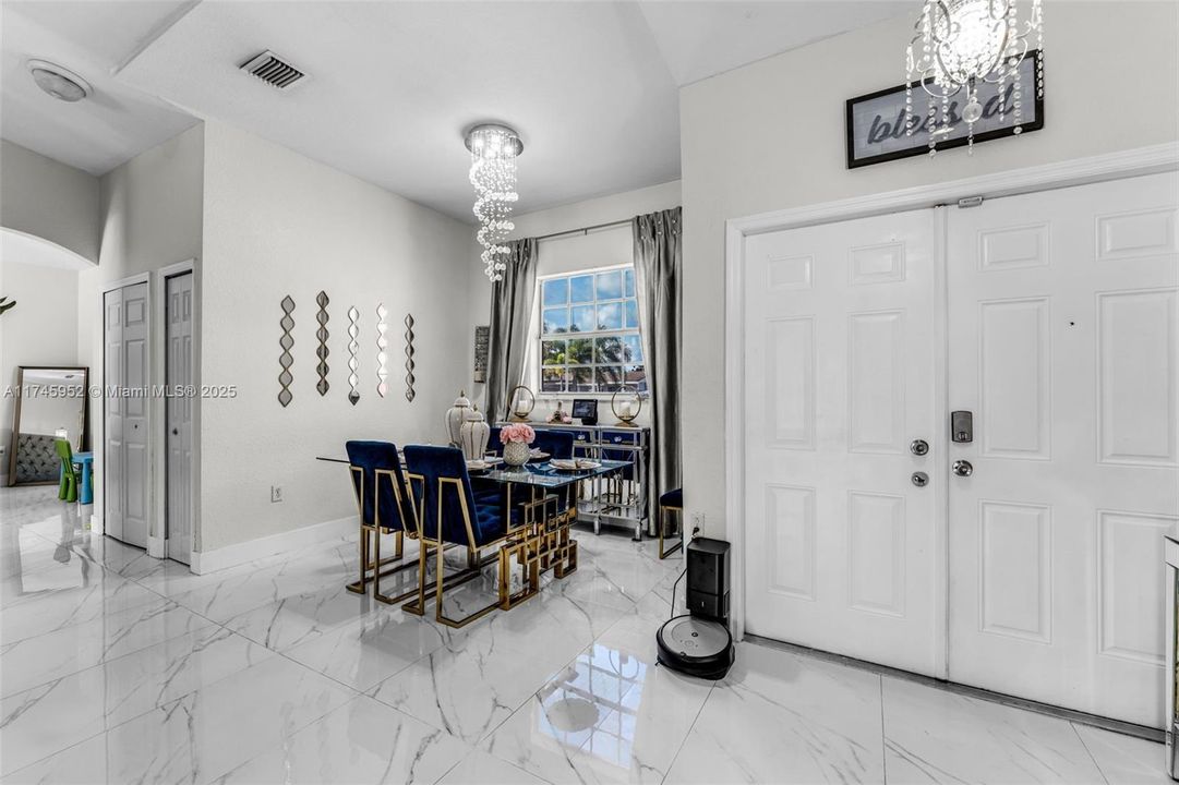 Recently Sold: $600,000 (3 beds, 2 baths, 1668 Square Feet)