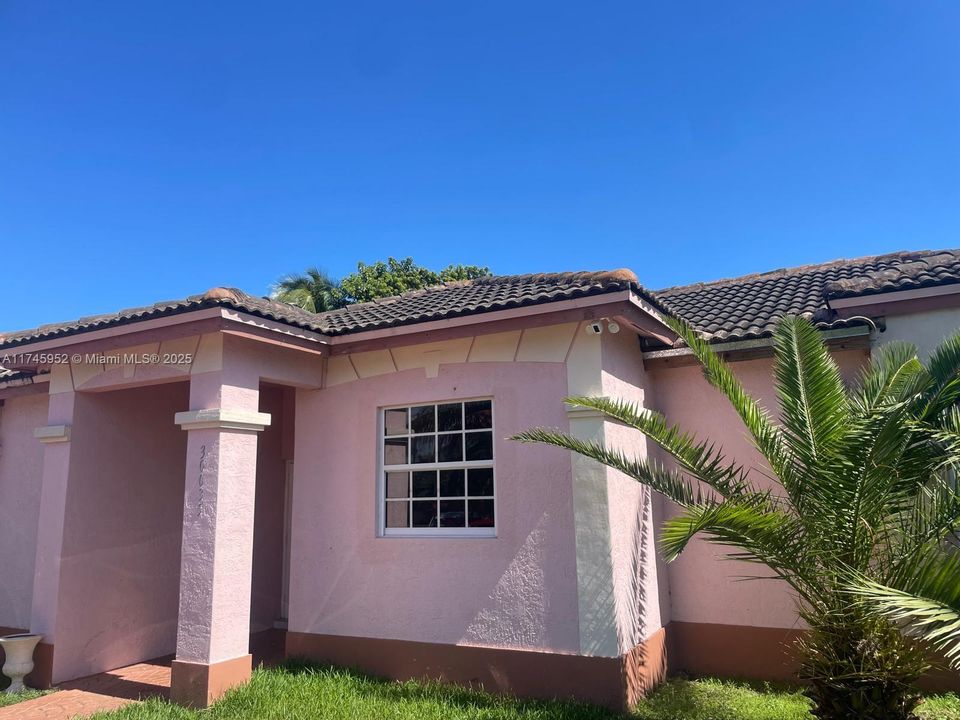 Recently Sold: $600,000 (3 beds, 2 baths, 1668 Square Feet)