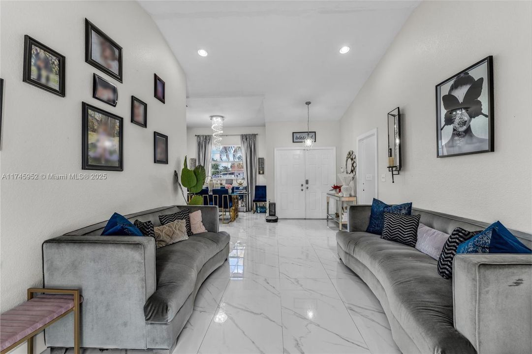 Recently Sold: $600,000 (3 beds, 2 baths, 1668 Square Feet)