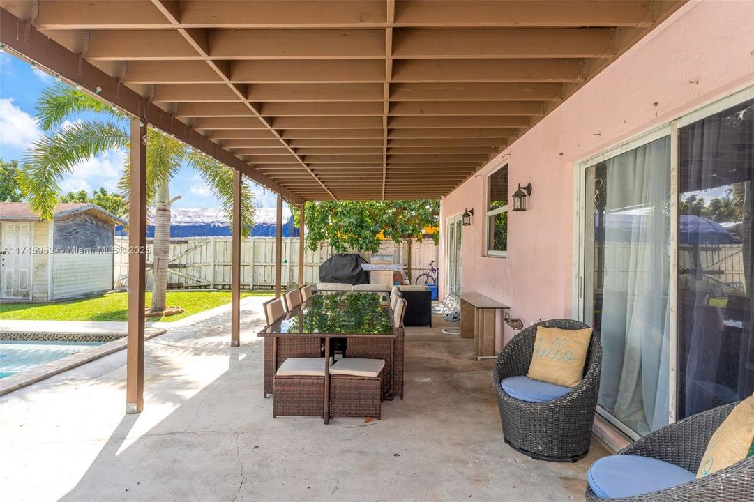 Recently Sold: $600,000 (3 beds, 2 baths, 1668 Square Feet)