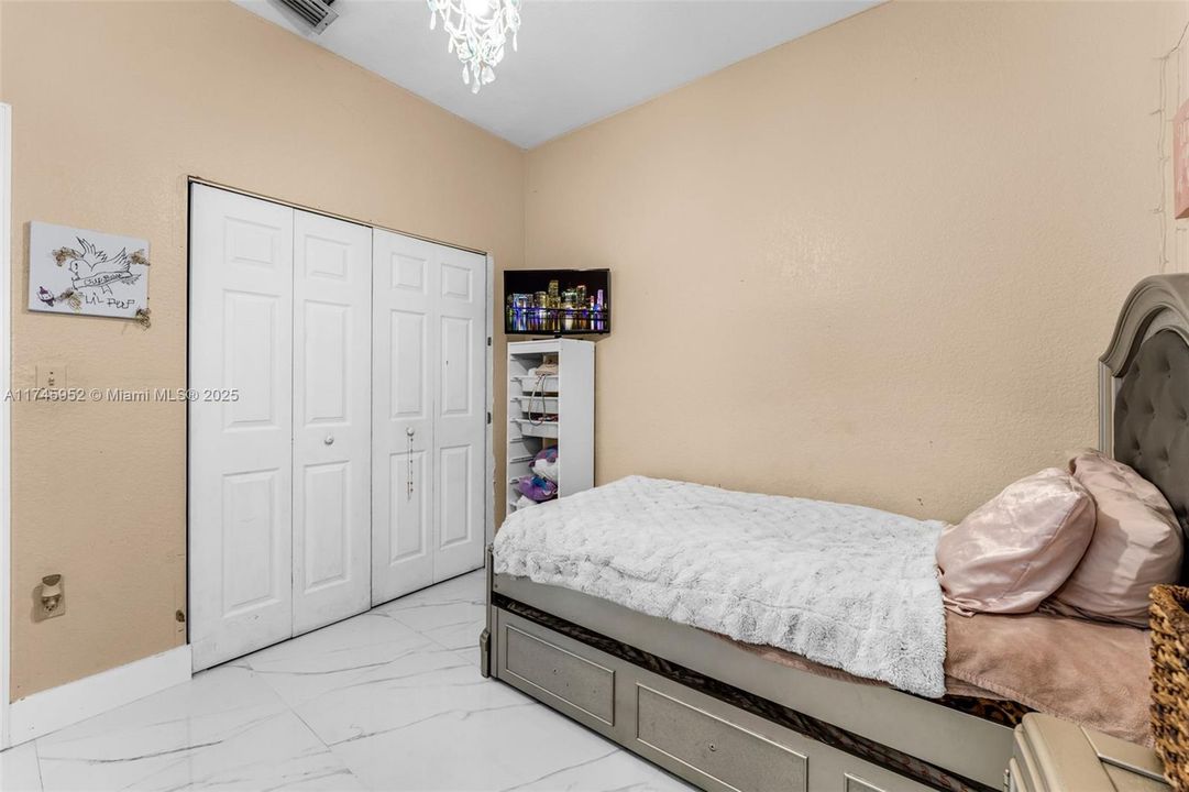 Recently Sold: $600,000 (3 beds, 2 baths, 1668 Square Feet)