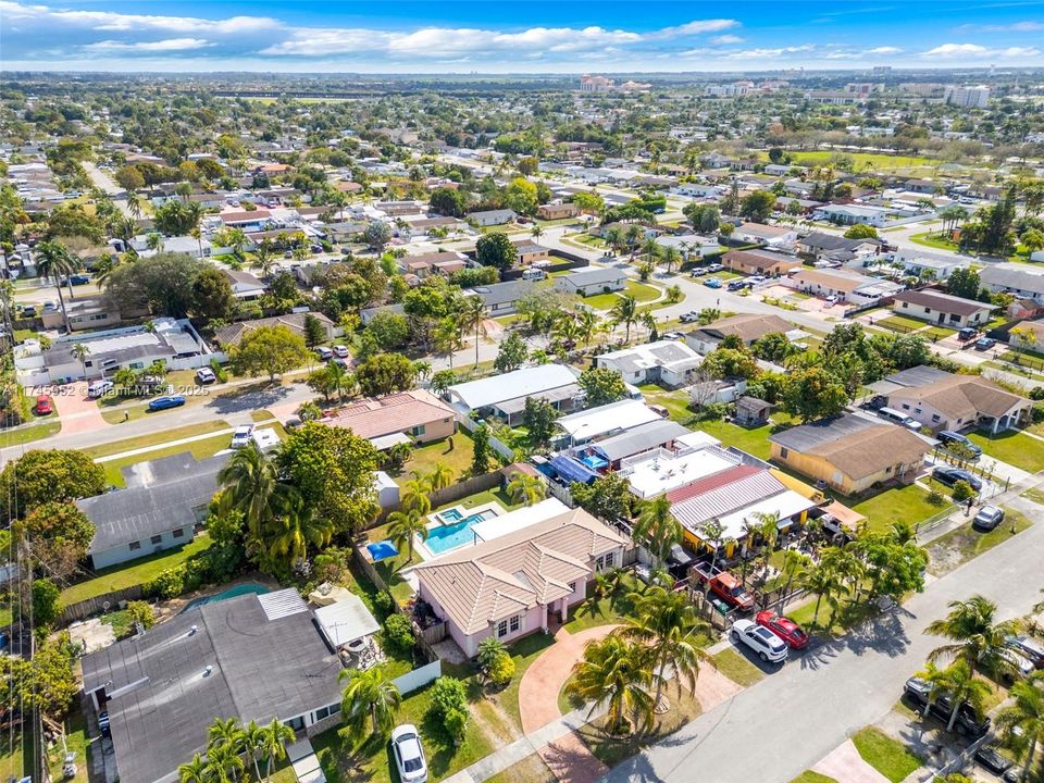 Recently Sold: $600,000 (3 beds, 2 baths, 1668 Square Feet)