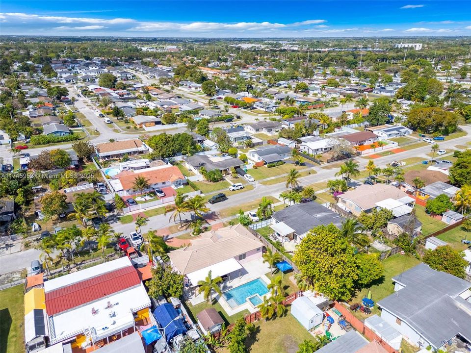 Recently Sold: $600,000 (3 beds, 2 baths, 1668 Square Feet)