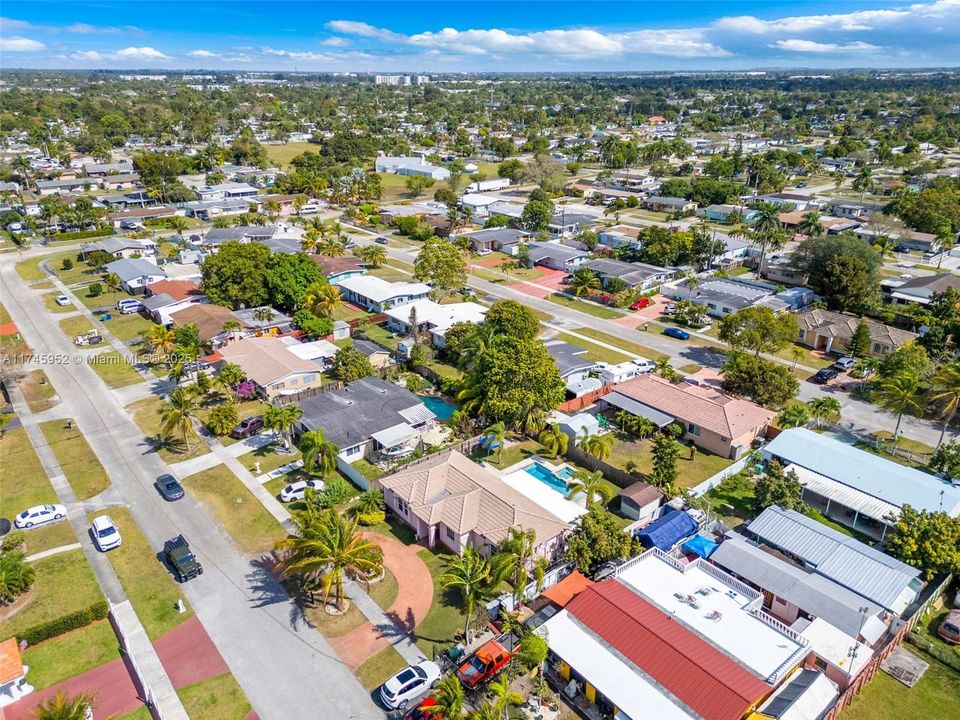 Recently Sold: $600,000 (3 beds, 2 baths, 1668 Square Feet)