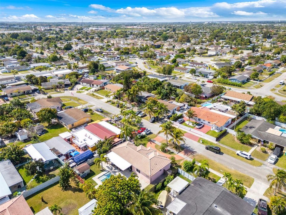 Recently Sold: $600,000 (3 beds, 2 baths, 1668 Square Feet)