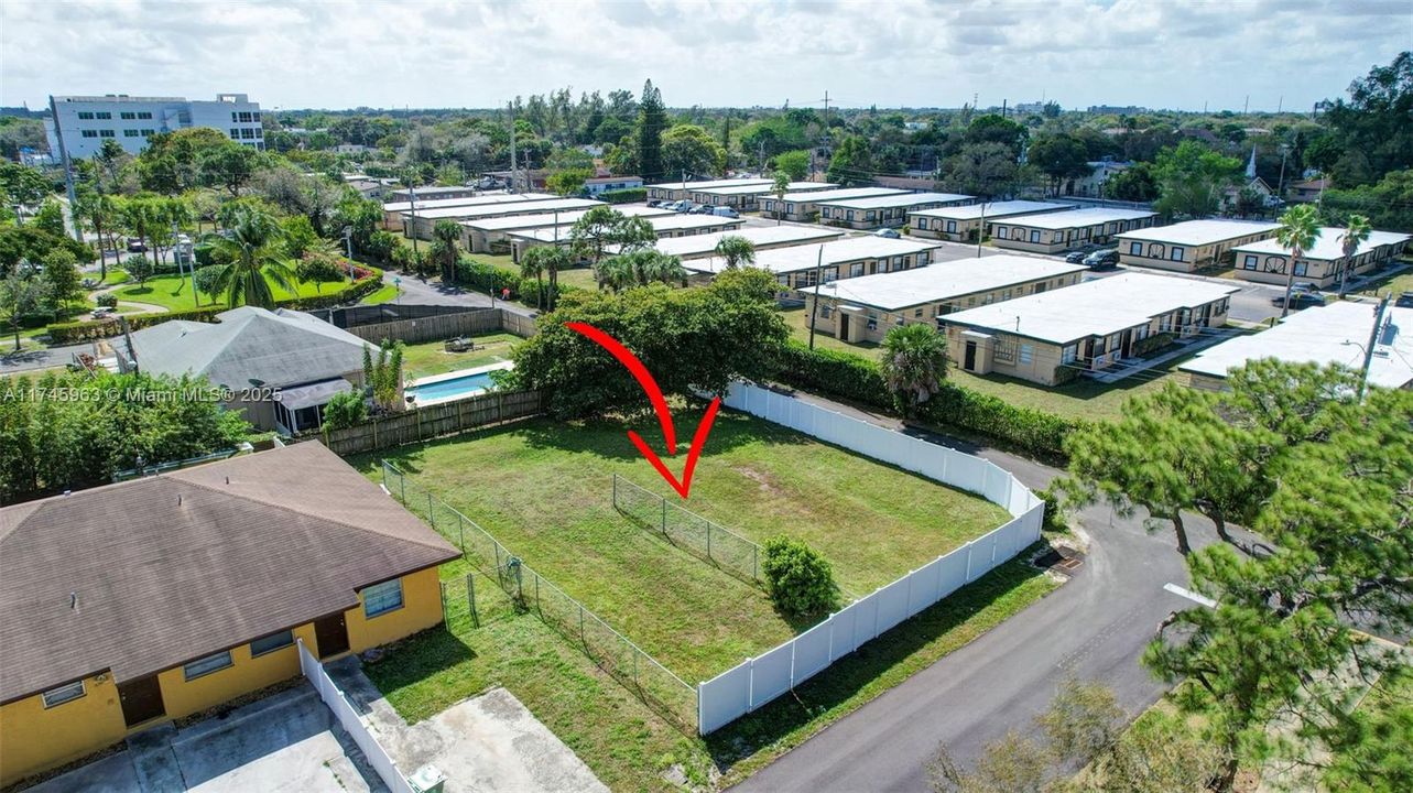 最近售出: $69,999 (0.05 acres)