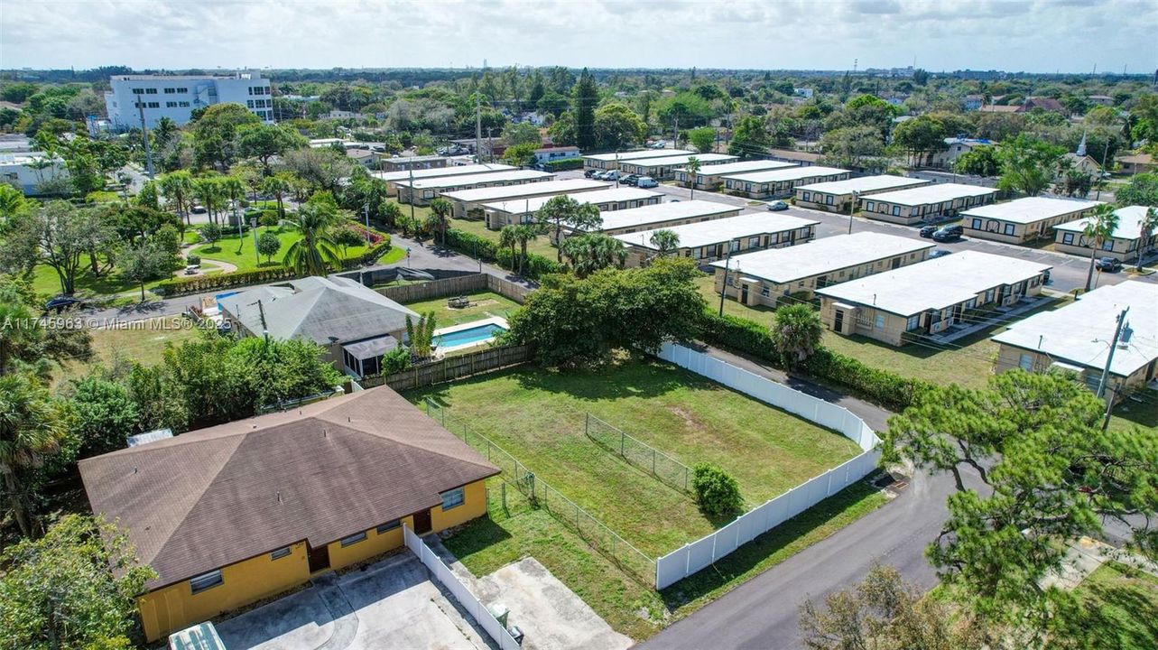 最近售出: $69,999 (0.05 acres)