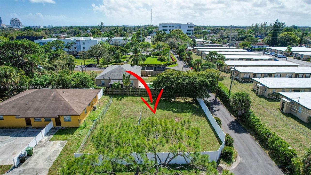 最近售出: $69,999 (0.05 acres)