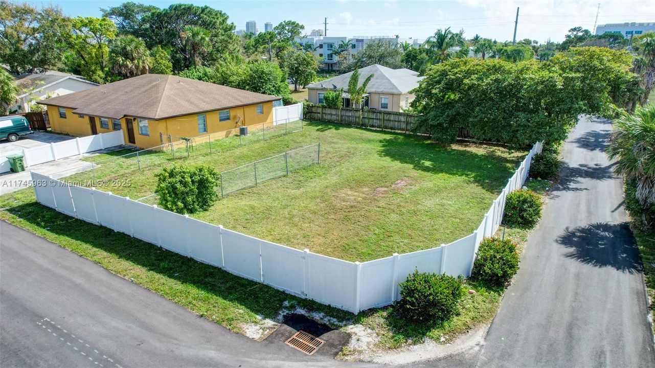 最近售出: $69,999 (0.05 acres)