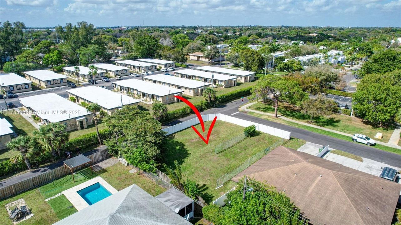 最近售出: $69,999 (0.05 acres)