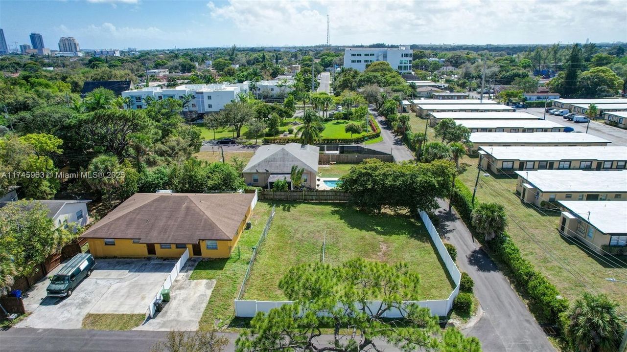 最近售出: $69,999 (0.05 acres)