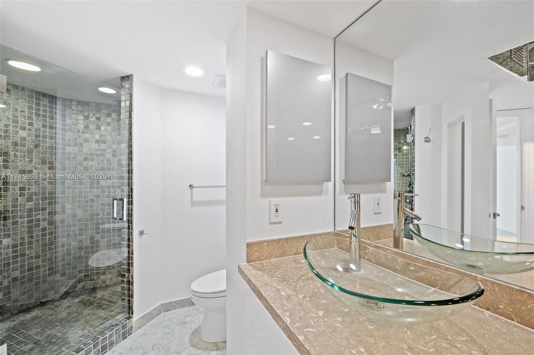 Recently Rented: $6,900 (2 beds, 2 baths, 2020 Square Feet)