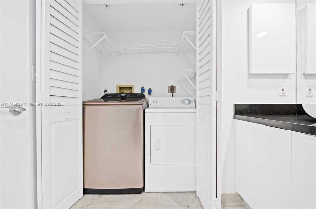 Recently Rented: $6,900 (2 beds, 2 baths, 2020 Square Feet)