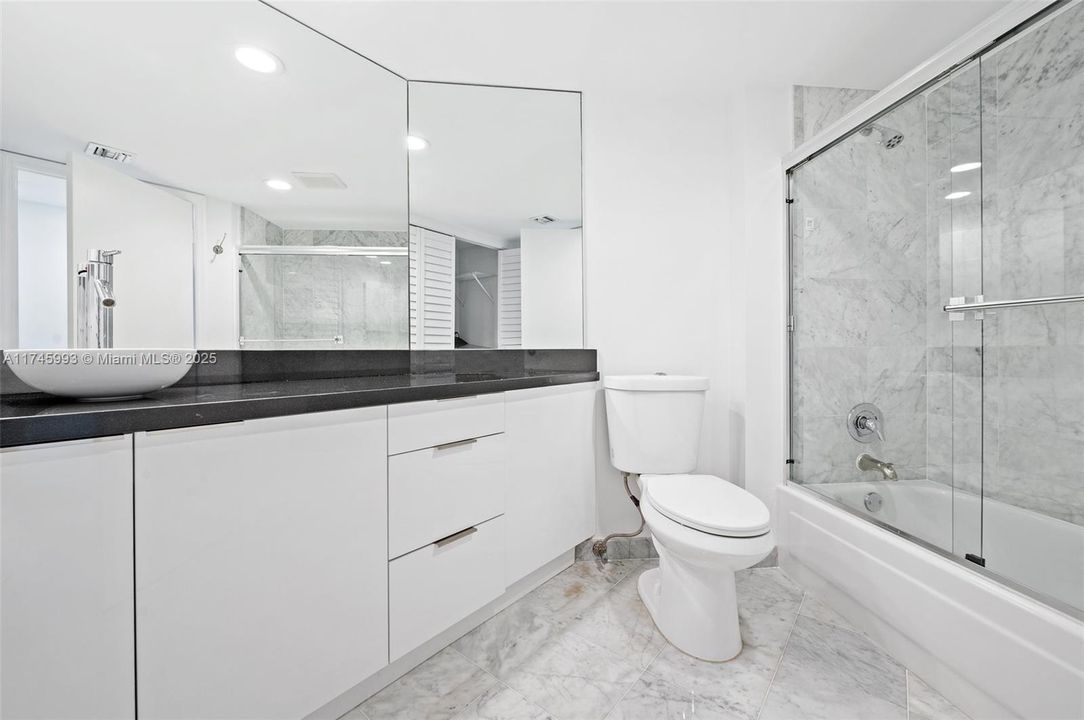 Recently Rented: $6,900 (2 beds, 2 baths, 2020 Square Feet)