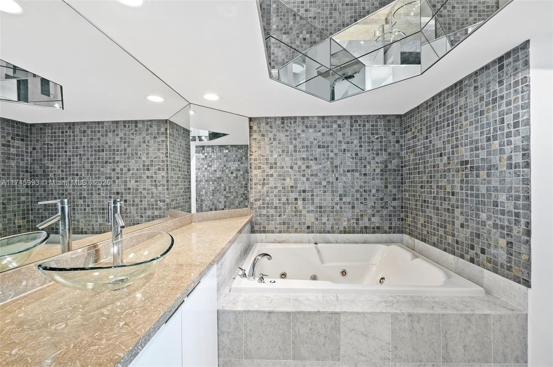 Recently Rented: $6,900 (2 beds, 2 baths, 2020 Square Feet)