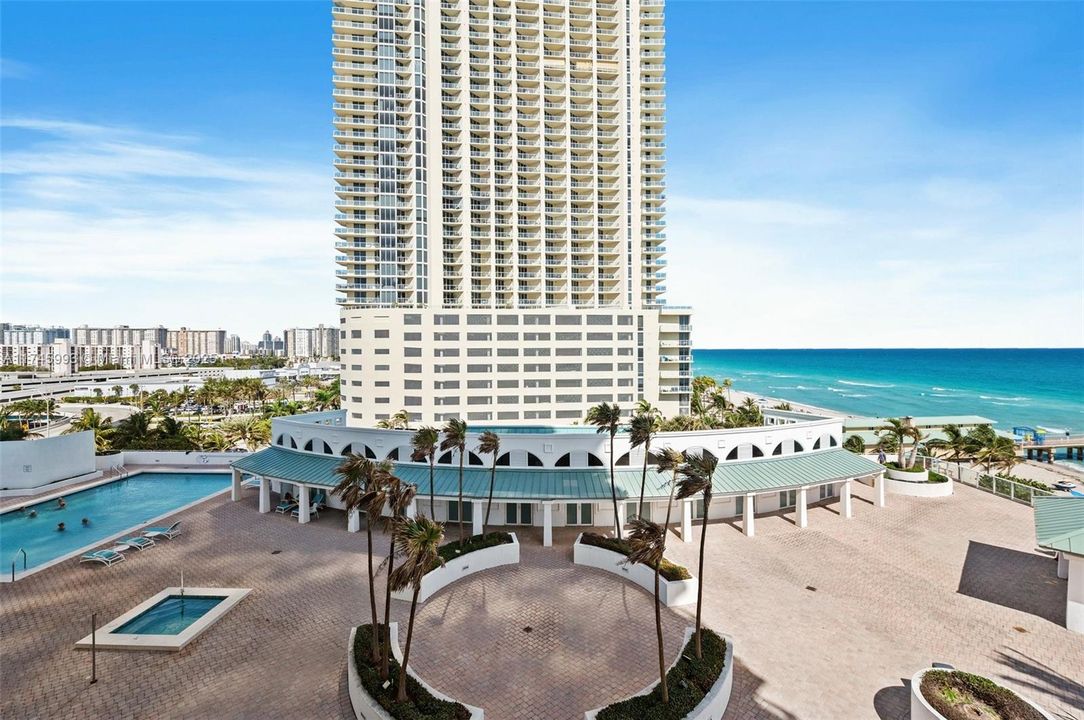 Recently Rented: $6,900 (2 beds, 2 baths, 2020 Square Feet)