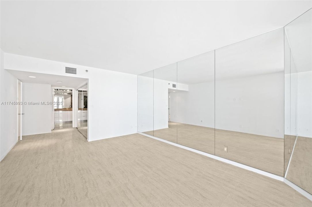 Recently Rented: $6,900 (2 beds, 2 baths, 2020 Square Feet)