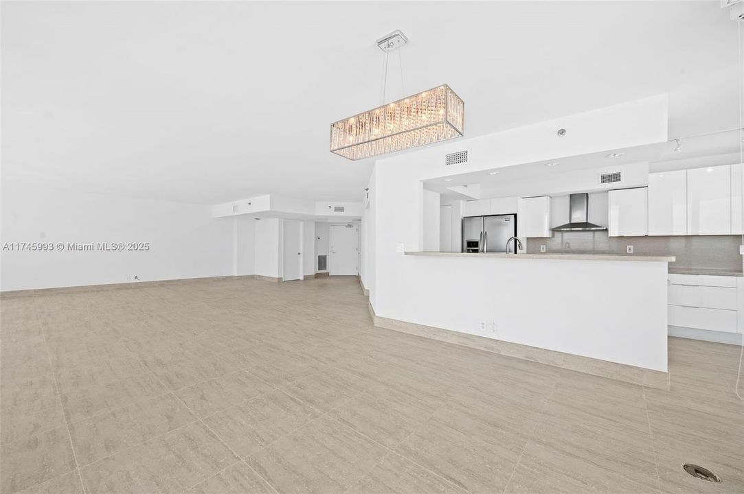 Recently Rented: $6,900 (2 beds, 2 baths, 2020 Square Feet)