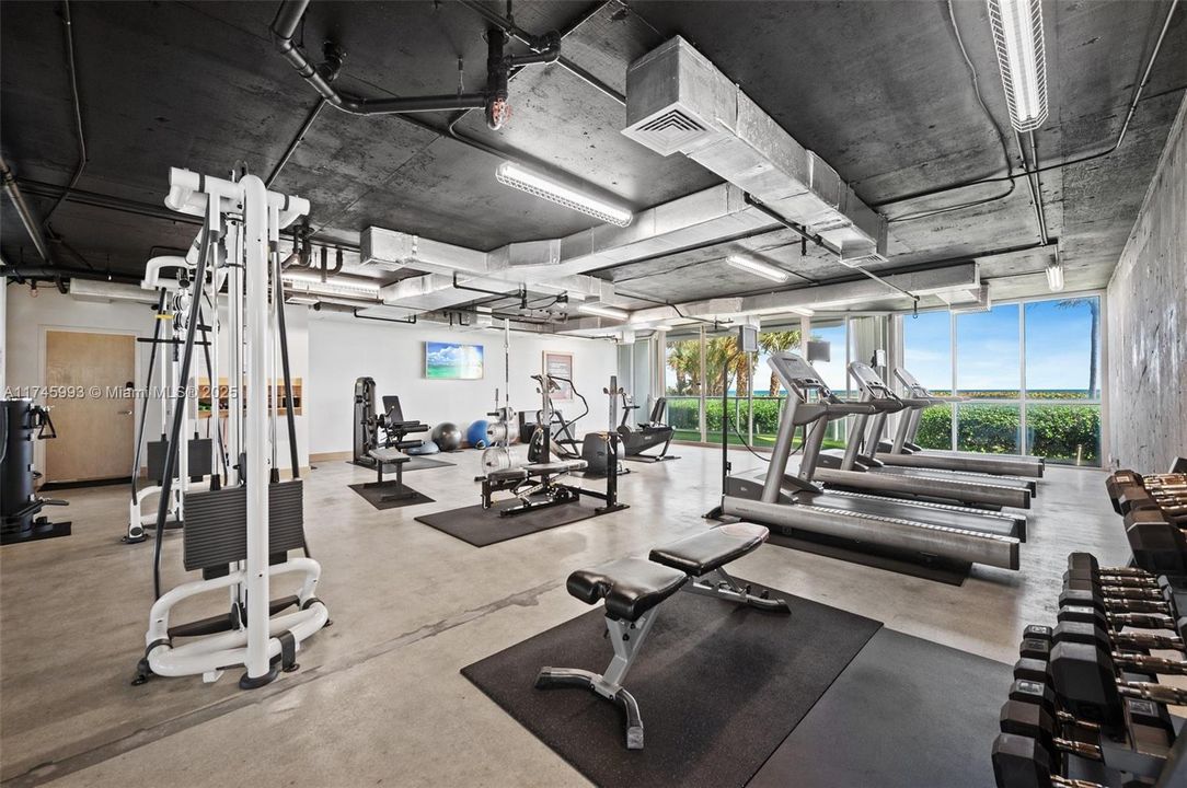 Recently Rented: $6,900 (2 beds, 2 baths, 2020 Square Feet)