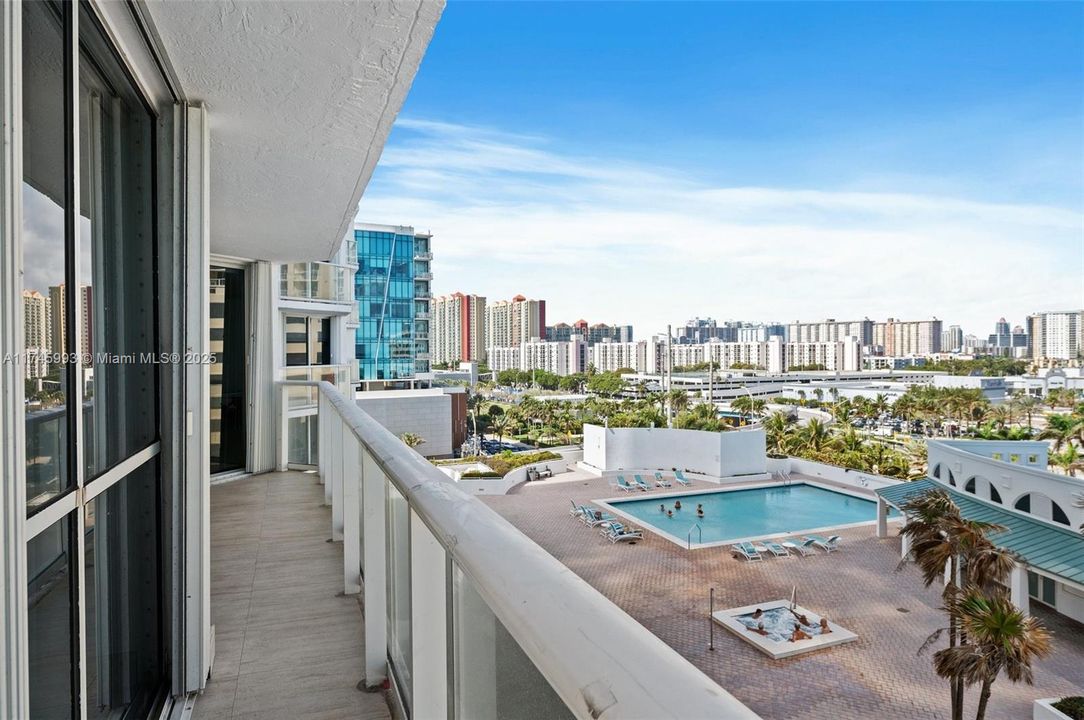 Recently Rented: $6,900 (2 beds, 2 baths, 2020 Square Feet)